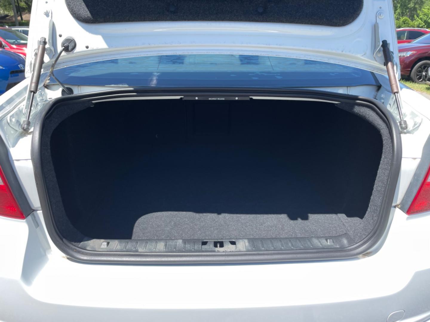 2007 WHITE VOLVO S80 3.2 (YV1AS982X71) with an 3.2L engine, Automatic transmission, located at 5103 Dorchester Rd., Charleston, SC, 29418-5607, (843) 767-1122, 36.245171, -115.228050 - Clean CarFax (no accidents reported!) Comfortable & Spacious interior with Leather, Sunroof, CD/AUX/AM/FM, Dual Climate Control, Power Everything (windows, locks, seats, mirrors), Heated Seats, Push Button Start, Keyless Entry, Alloy Wheels. Local Trade-in!! 129k miles Located at New Life Auto Sale - Photo#13